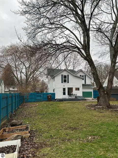 Exterior - 320 N Elm, Ithaca, MI 48847 photo 7 of 11