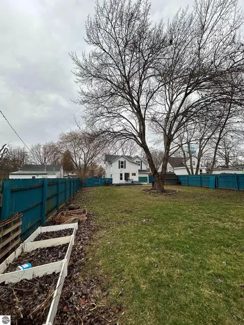 Exterior - 320 N Elm, Ithaca, MI 48847 photo 5 of 11