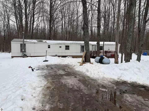 10587 Scott Rd, Wolverine, MI 49799