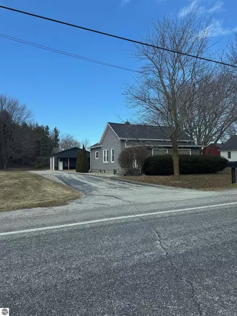 1121 W Midland Rd, Bay City, MI 48706