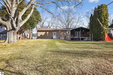 Exterior - 901 Riverview, Alma, MI 48801 photo 7 of 11