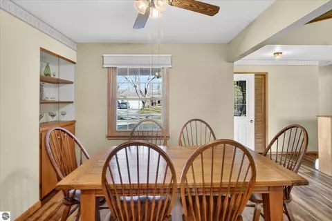 Dining - 901 Riverview, Alma, MI 48801 photo 2 of 3