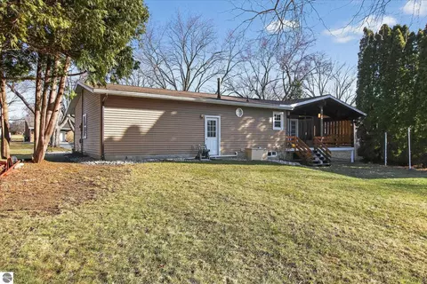 Exterior - 901 Riverview, Alma, MI 48801 photo 6 of 11