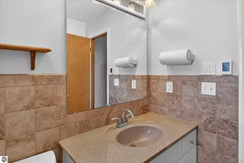 Bath - 901 Riverview, Alma, MI 48801 photo 3 of 4