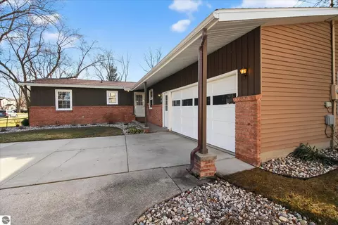 Exterior - 901 Riverview, Alma, MI 48801 photo 11 of 11