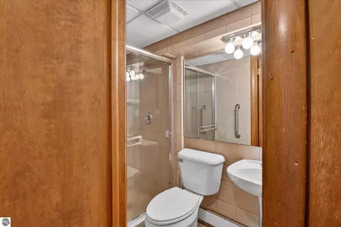 Bath - 901 Riverview, Alma, MI 48801 photo 1 of 4