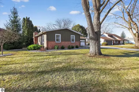 Exterior - 901 Riverview, Alma, MI 48801 photo 9 of 11