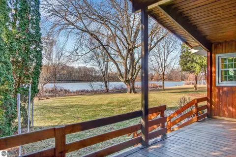 Exterior - 901 Riverview, Alma, MI 48801 photo 5 of 11