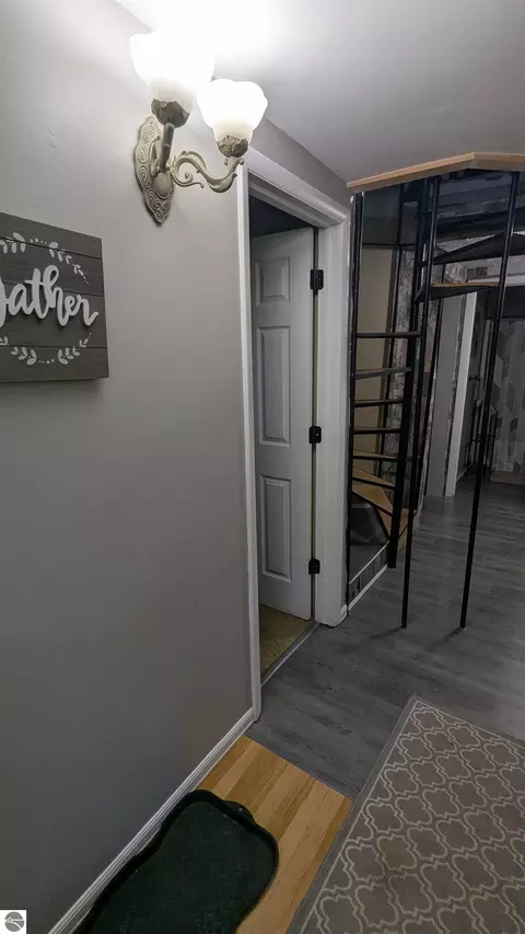 Entry Way - 2552 E Birch Ct, Cedar, MI 49621 photo 2 of 4