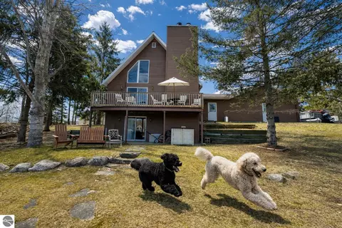 1035 Cantabrian Dr, Lake Isabella, MI 48893