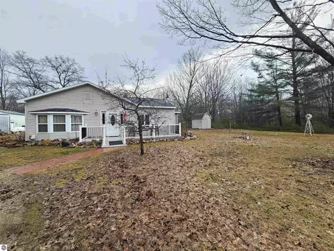 1407 S La Chance Rd, Lake City, MI 49651