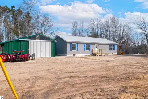 10920 Cassidy Dr, Cadillac, MI 49601