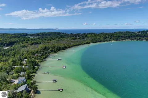 4537 E Duck Lake Rd, Lake Leelanau, MI 49653