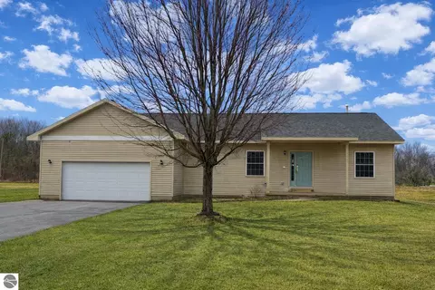 9305 Kingsfield Dr, Kingsley, MI 49649