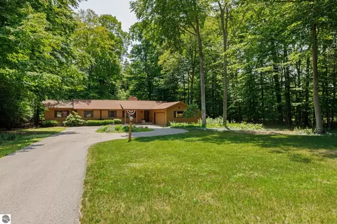 3862 N Trillium Dr, Leland, MI 49654