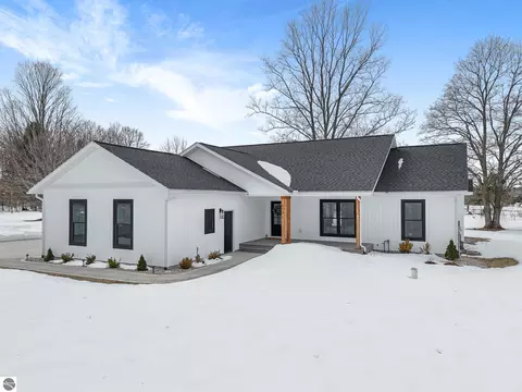 4771 Arbor Grove Dr, Traverse City, MI 49685