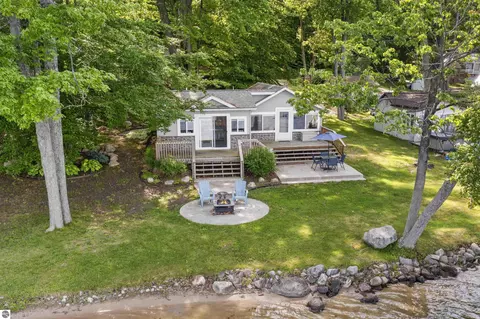 19116 Kenny Dr, Big Rapids, MI 49307
