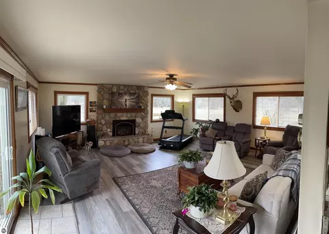 Living - 562 Lagrant Rd, Twining, MI 48766 photo 4 of 6