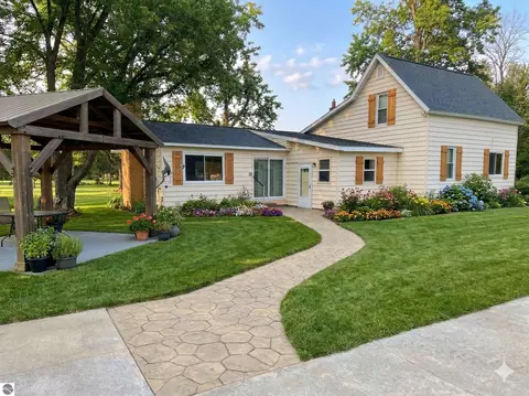 Exterior - 562 Lagrant Rd, Twining, MI 48766 photo 2 of 12