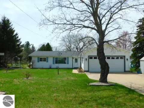 4960 Pine Dr, Kalkaska, MI 49646