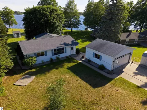 4960 Pine Dr, Kalkaska, MI 49646