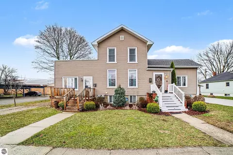 214216 N Pine St, Saint Louis, MI 48880