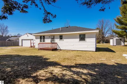 5046 W Main St SW, South Boardman, MI 49680