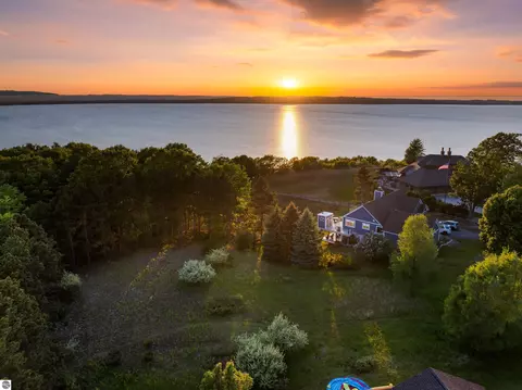 3147 Scenic Hills Dr, Williamsburg, MI 49690