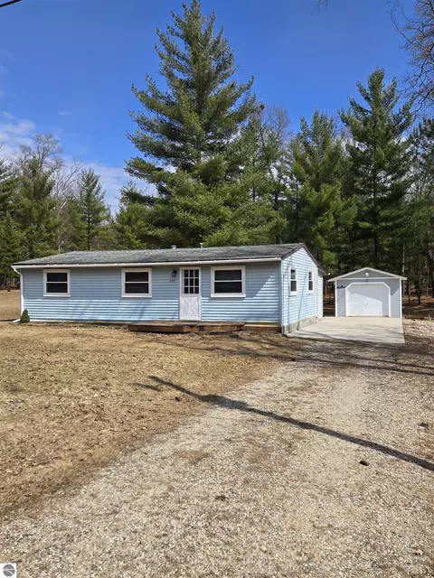 2771 Menominee Trl, West Branch, MI 48661