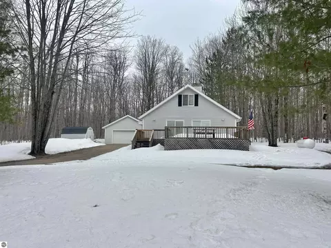 10743 Sprucedale Cir, Elmira, MI 49730