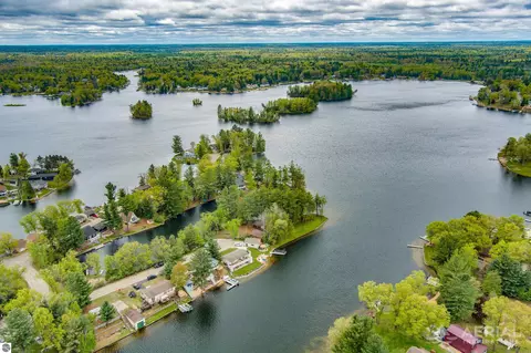 1929 Mohawk Trl, West Branch, MI 48661