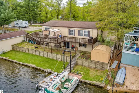 1929 Mohawk Trl, West Branch, MI 48661
