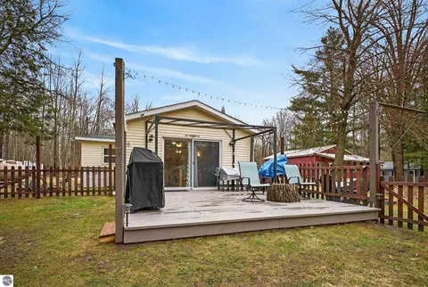 6206 S Dorr Rd, Falmouth, MI 49632