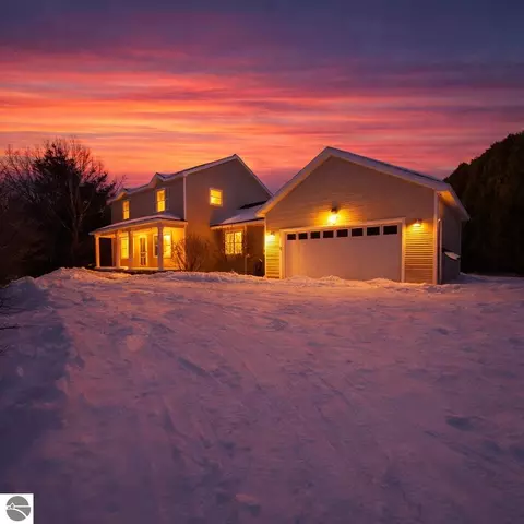 834 Shamrock Ln, Traverse City, MI 49696