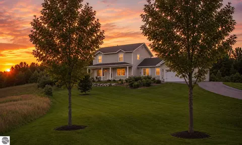 834 Shamrock Ln, Traverse City, MI 49696