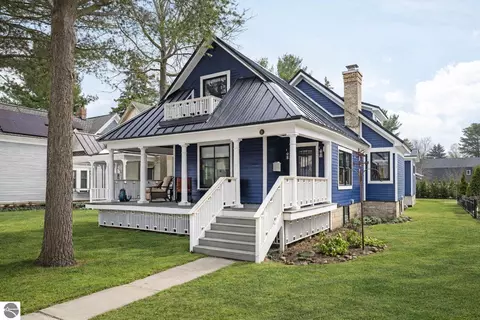525 Fifth St, Traverse City, MI 49684