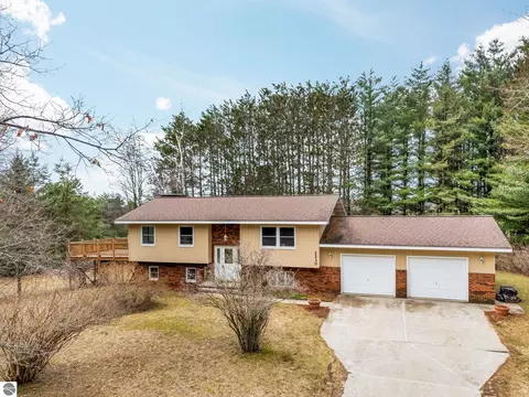 2230 S 43 12 Rd, Cadillac, MI 49601