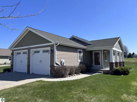 2096 Chrystal Ridge Dr, Traverse City, MI 49686