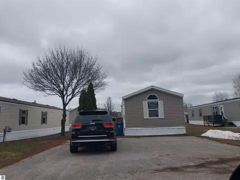 4652 Meadow Lane Dr, Traverse City, MI 49685