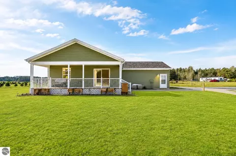 2968 Bowerman Rd, Kingsley, MI 49649
