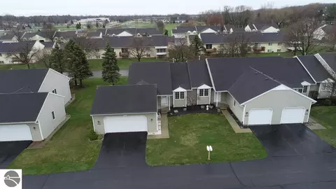 2941 Parkside Dr, Jenison, MI 49428