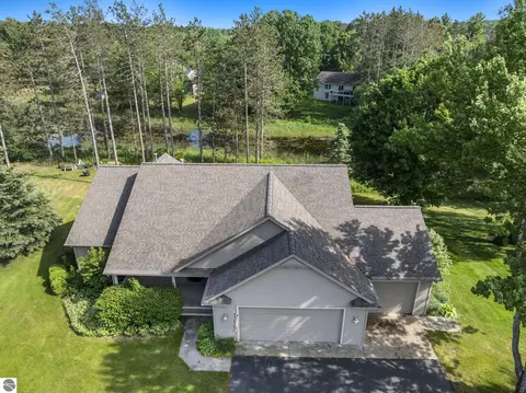 1546 Nightingale Ln, Kingsley, MI 49649
