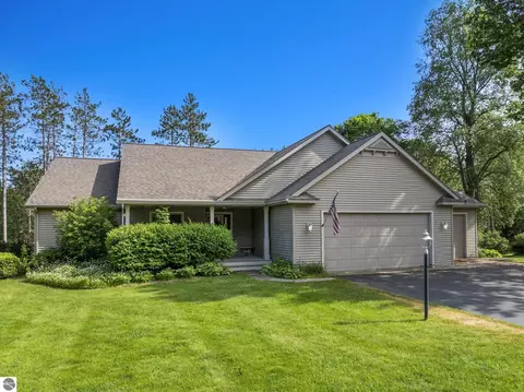1546 Nightingale Ln, Kingsley, MI 49649