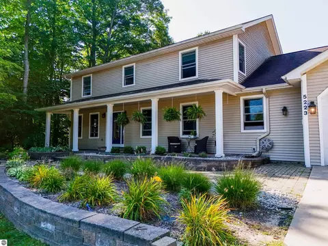 5223 Liberty Dr, Traverse City, MI 49685