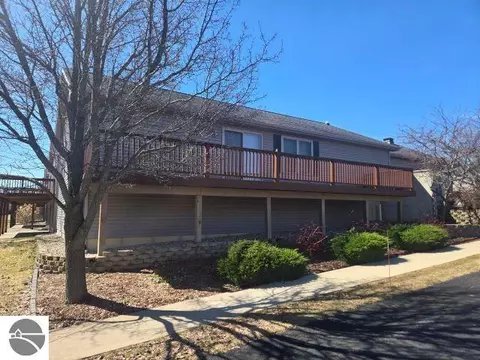 3801 Creekside Dr #21, Traverse City, MI 49684