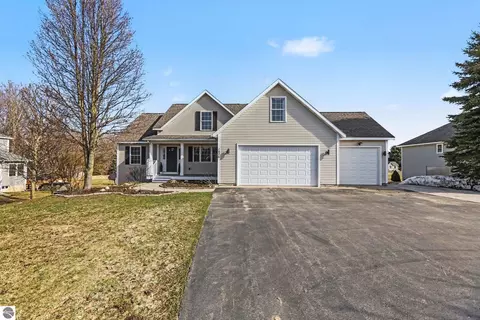 1476 Bee Ct, Traverse City, MI 49696