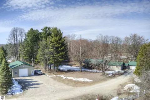 4793 E Duck Lake Rd, Grawn, MI 49637