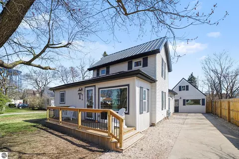 810 N Kinney Ave, Mount Pleasant, MI 48858