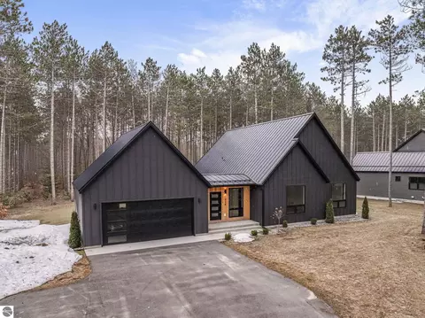 1928 Cascade Trl, Traverse City, MI 49685