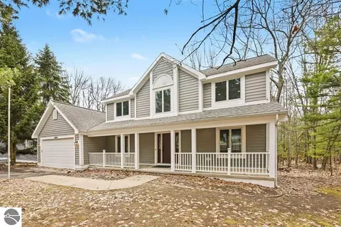 3854 Village Cir, Traverse City, MI 49686